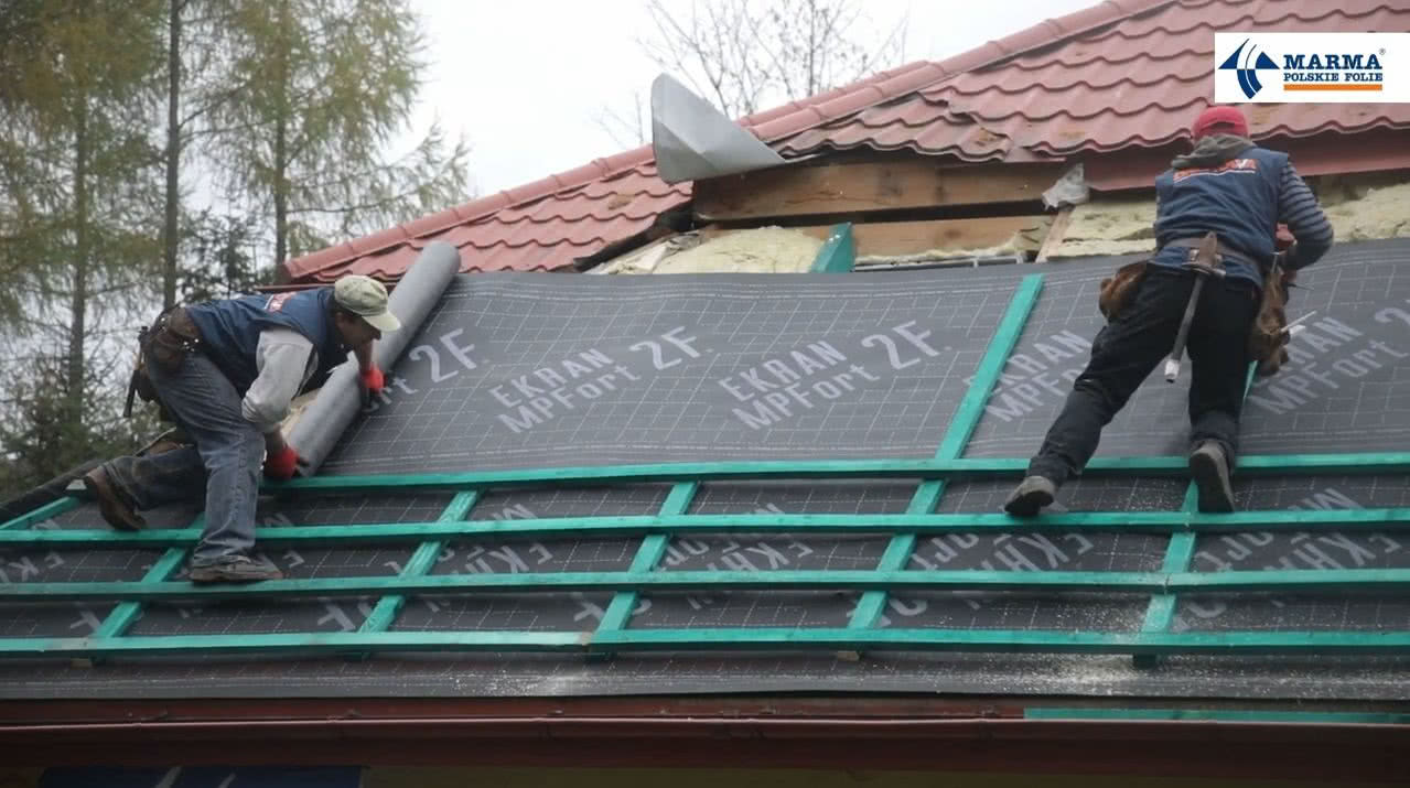 Ekran MPFort 2F - idealna warstwa pod pokrycia panelowe z blachy. fot. Marma Polskie Folie Ekran MPFort 2F - idealna warstwa pod pokrycia panelowe z blachy. fot. Marma Polskie Folie